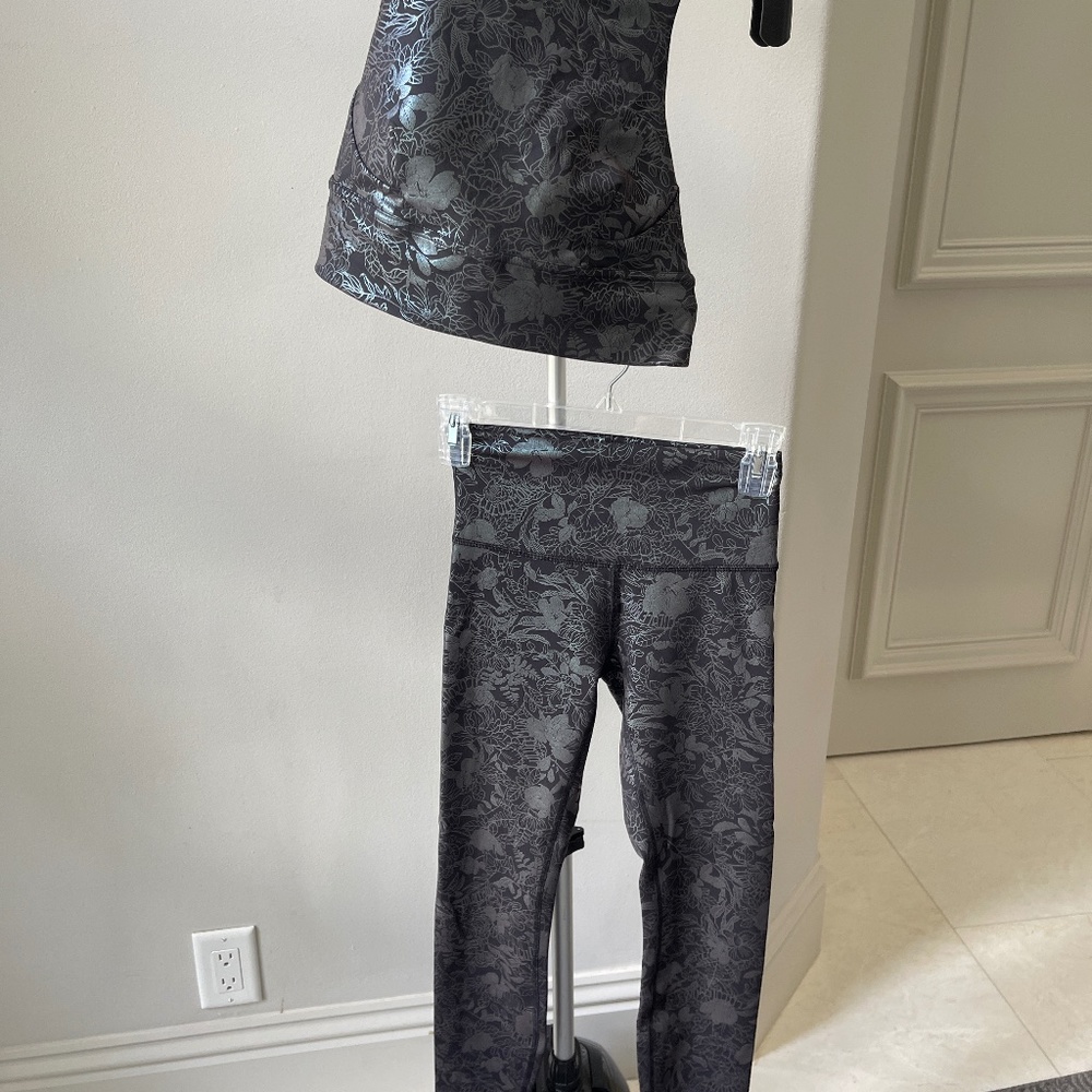 NEVER WORN-LuLuLemon top and leggings set- SIZE 4 LEGGINGS and SIZE 8 TOP